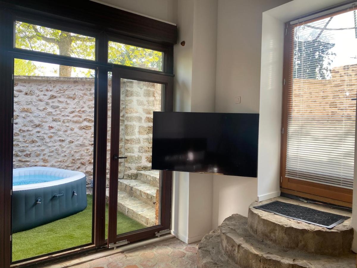 Studio Duplex Avec Spa Et Cour Privee Bonnelles Exteriér fotografie