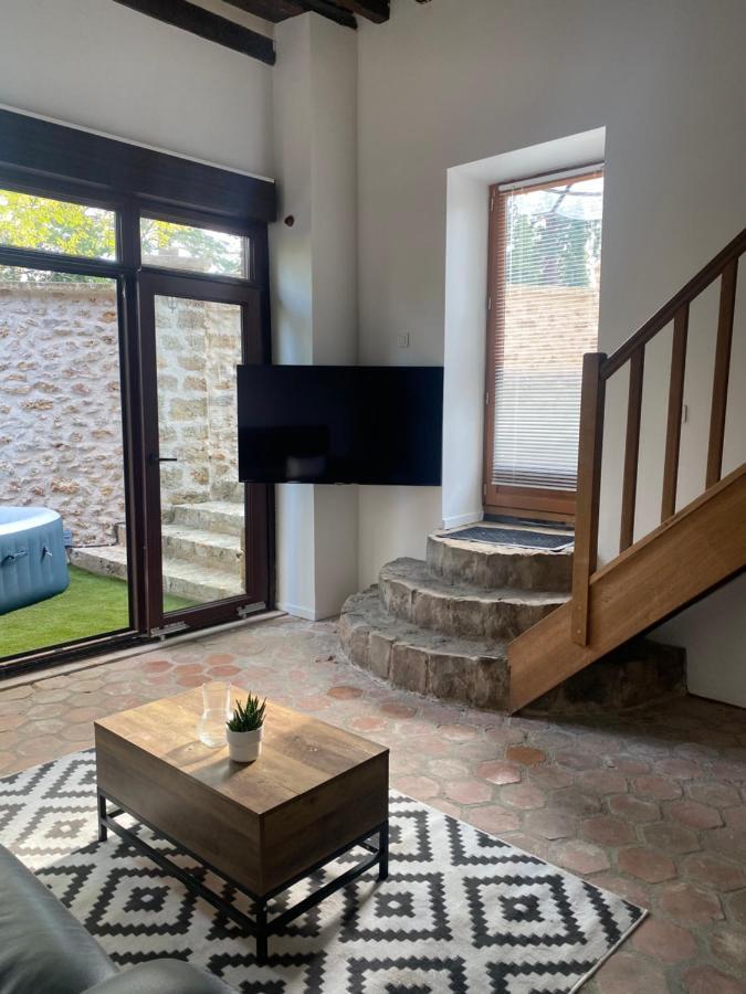 Studio Duplex Avec Spa Et Cour Privee Bonnelles Exteriér fotografie